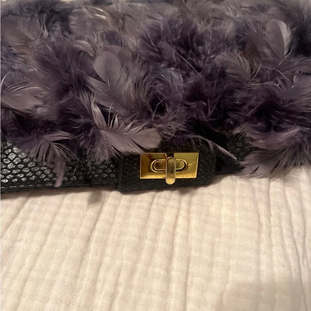 Elegant Feathered Clutch in Gray and Black - Picture 5 of 5